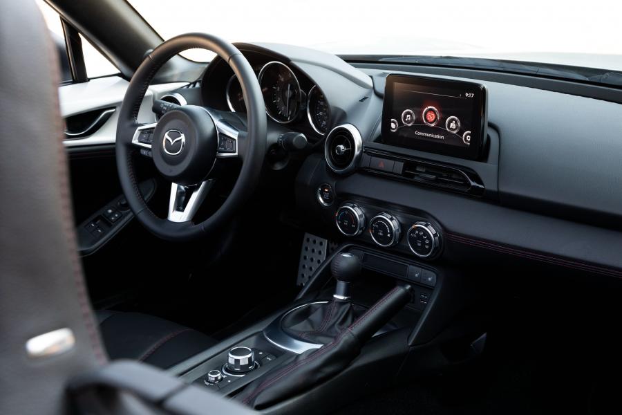 Интерьер Mazda MX-5 Miata (ND) 2016 года  (NA) (фото 5 из 40)